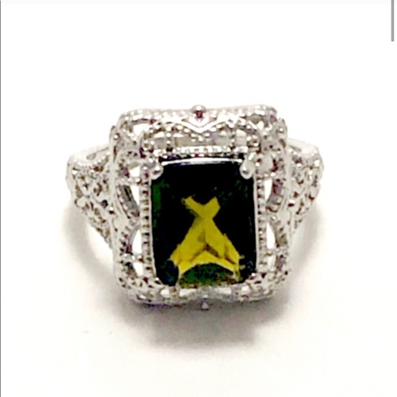 😀Sterling Silver Ring with Green Stone - Picture 2 of 9